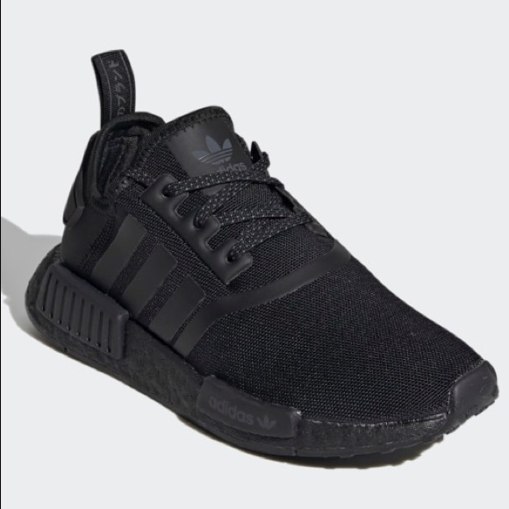 Adidas black NMD_R1 sneakers LIKE NEW sz 7/5.5